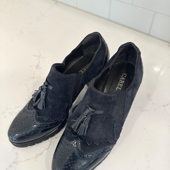 Women's pump 3" heel navy loafer. Patent leather and suede with tassel. - Picture 3 of 6